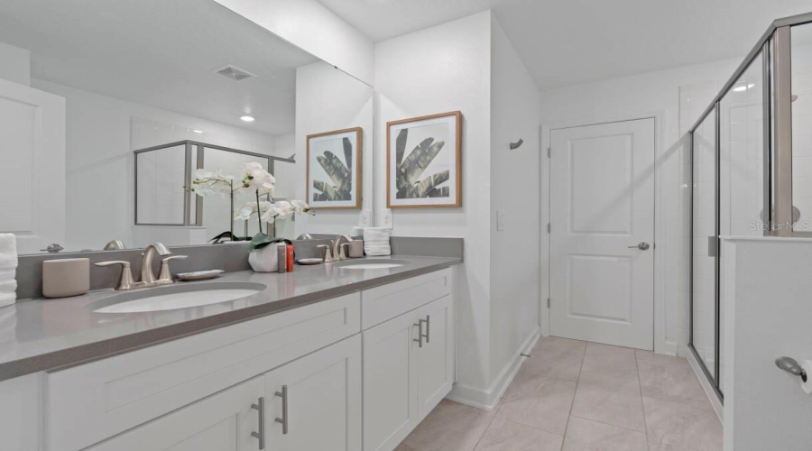 KISSIMMEE, Florida 34746, 8 Bedrooms Bedrooms, ,5 BathroomsBathrooms,Residential,For Sale,PENELOPE,0,MFRO6366087