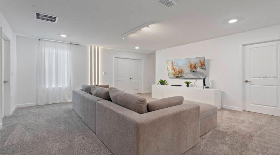 KISSIMMEE, Florida 34746, 8 Bedrooms Bedrooms, ,5 BathroomsBathrooms,Residential,For Sale,PENELOPE,0,MFRO6366087