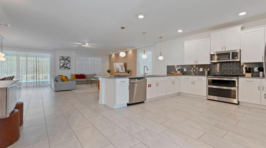 KISSIMMEE, Florida 34746, 8 Bedrooms Bedrooms, ,5 BathroomsBathrooms,Residential,For Sale,PENELOPE,0,MFRO6366087