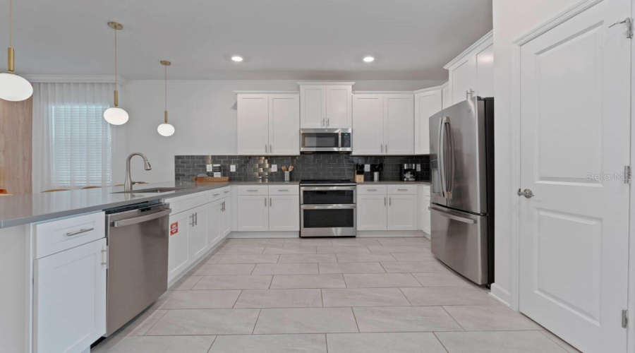 KISSIMMEE, Florida 34746, 8 Bedrooms Bedrooms, ,5 BathroomsBathrooms,Residential,For Sale,PENELOPE,0,MFRO6366087