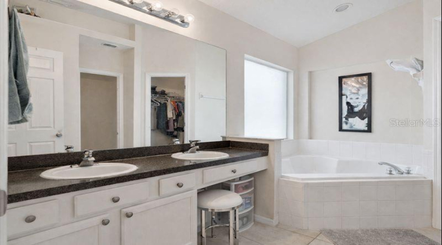 KISSIMMEE, Florida 34746, 5 Bedrooms Bedrooms, ,3 BathroomsBathrooms,Residential,For Sale,LAKE BERKLEY,0,MFRO6367556