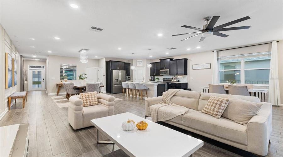 DAVENPORT, Florida 33837, 5 Bedrooms Bedrooms, ,3 BathroomsBathrooms,Residential,For Sale,WESTCHESTER,0,MFRO6346237