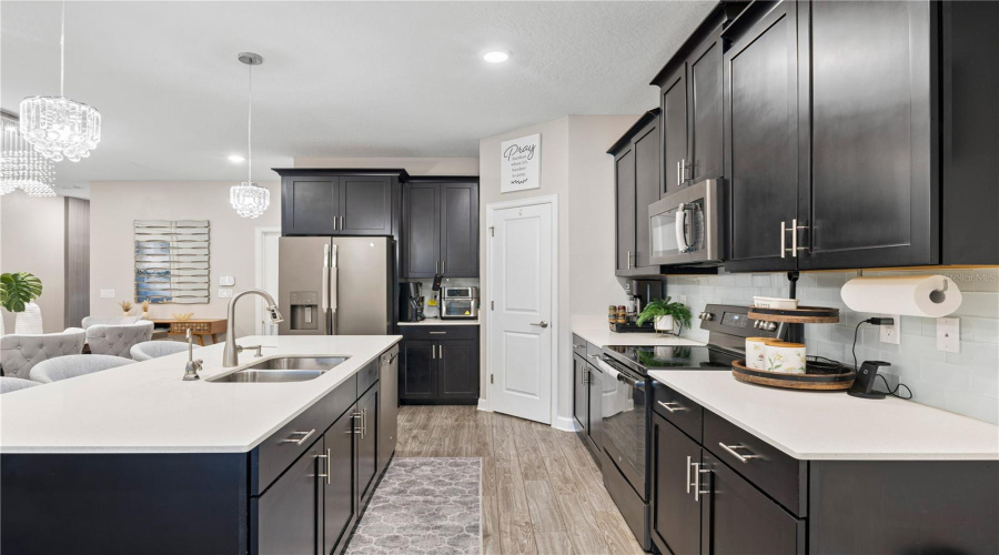 DAVENPORT, Florida 33837, 5 Bedrooms Bedrooms, ,3 BathroomsBathrooms,Residential,For Sale,WESTCHESTER,0,MFRO6346237