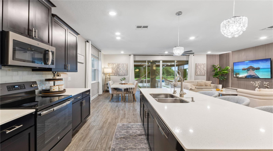 DAVENPORT, Florida 33837, 5 Bedrooms Bedrooms, ,3 BathroomsBathrooms,Residential,For Sale,WESTCHESTER,0,MFRO6346237