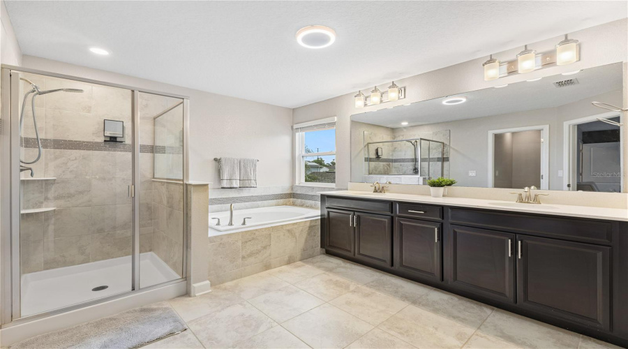 DAVENPORT, Florida 33837, 5 Bedrooms Bedrooms, ,3 BathroomsBathrooms,Residential,For Sale,WESTCHESTER,0,MFRO6346237