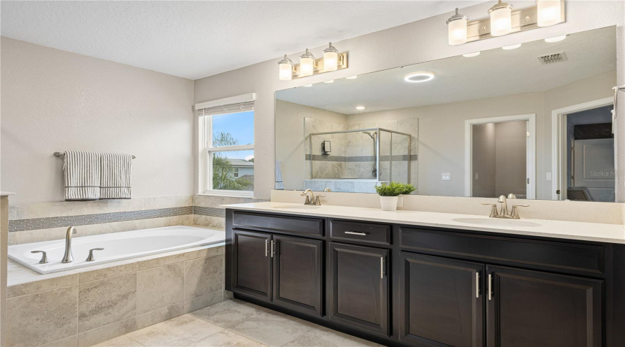 DAVENPORT, Florida 33837, 5 Bedrooms Bedrooms, ,3 BathroomsBathrooms,Residential,For Sale,WESTCHESTER,0,MFRO6346237