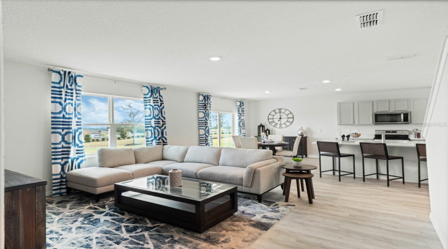 DAVENPORT, Florida 33837, 5 Bedrooms Bedrooms, ,3 BathroomsBathrooms,Residential,For Sale,MOLERA BEACH,0,MFRO6343882