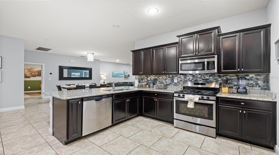 DAVENPORT, Florida 33837, 5 Bedrooms Bedrooms, ,5 BathroomsBathrooms,Residential,For Sale,OAKBOURNE,0,MFRO6368501