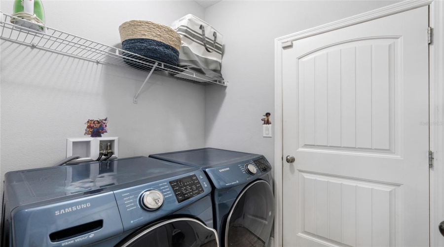 DAVENPORT, Florida 33837, 5 Bedrooms Bedrooms, ,5 BathroomsBathrooms,Residential,For Sale,OAKBOURNE,0,MFRO6368501