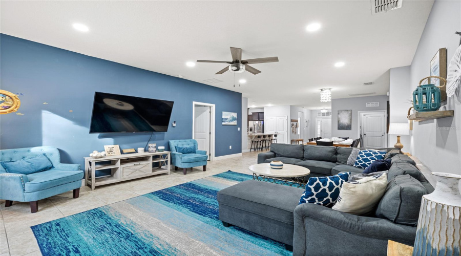 DAVENPORT, Florida 33837, 5 Bedrooms Bedrooms, ,5 BathroomsBathrooms,Residential,For Sale,OAKBOURNE,0,MFRO6368501