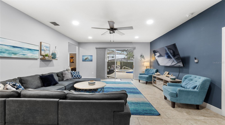 DAVENPORT, Florida 33837, 5 Bedrooms Bedrooms, ,5 BathroomsBathrooms,Residential,For Sale,OAKBOURNE,0,MFRO6368501