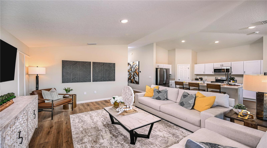 model photos/virtually staged