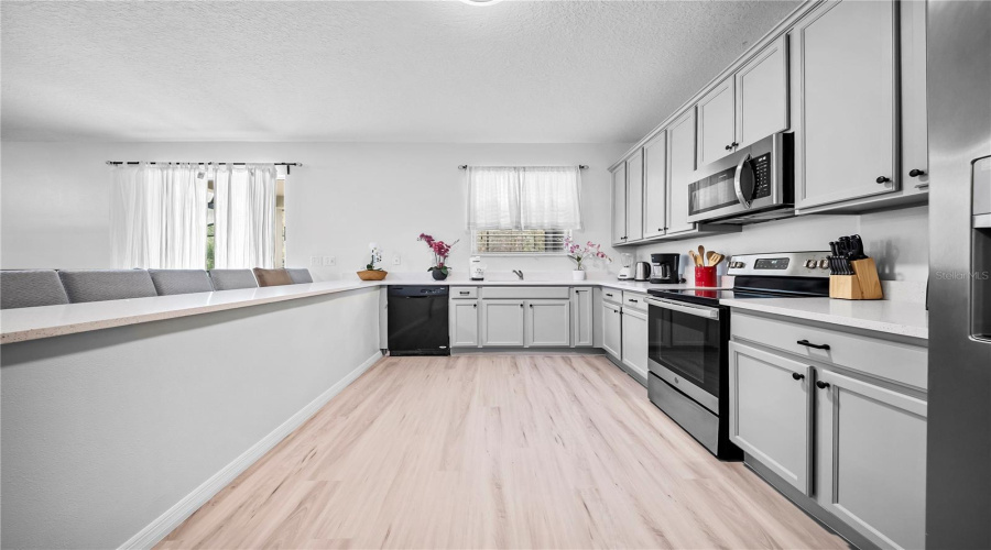 KISSIMMEE, Florida 34746, 8 Bedrooms Bedrooms, ,5 BathroomsBathrooms,Residential,For Sale,BLUE DIAMOND,0,MFRO6367485