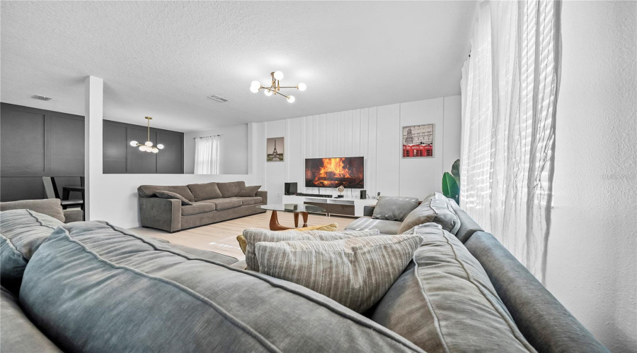 KISSIMMEE, Florida 34746, 8 Bedrooms Bedrooms, ,5 BathroomsBathrooms,Residential,For Sale,BLUE DIAMOND,0,MFRO6367485