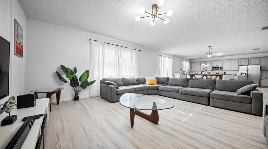 KISSIMMEE, Florida 34746, 8 Bedrooms Bedrooms, ,5 BathroomsBathrooms,Residential,For Sale,BLUE DIAMOND,0,MFRO6367485