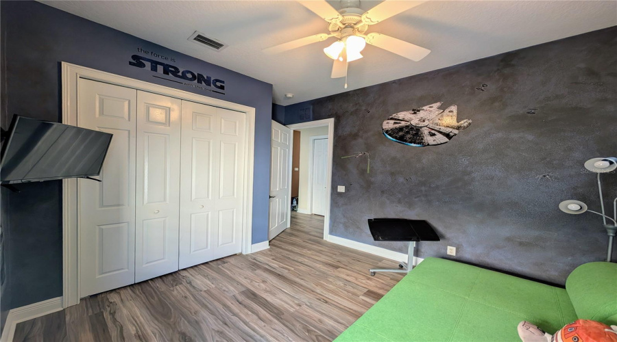 large closet bedroom 4