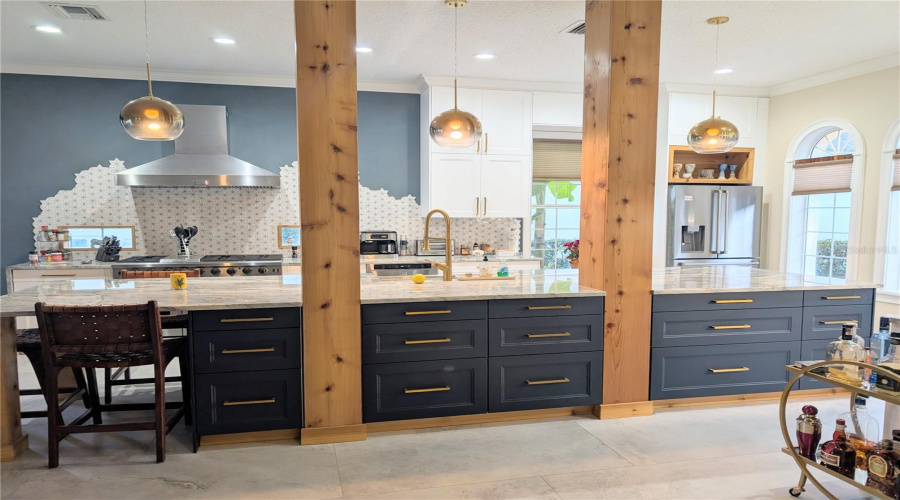 Chefs dream kitchen with 14 ft island