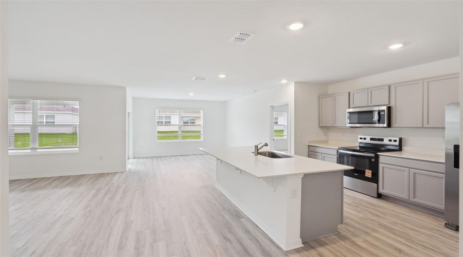 DAVENPORT, Florida 33837, 3 Bedrooms Bedrooms, ,2 BathroomsBathrooms,Residential,For Sale,OAKS RIVER,0,MFRO6369036