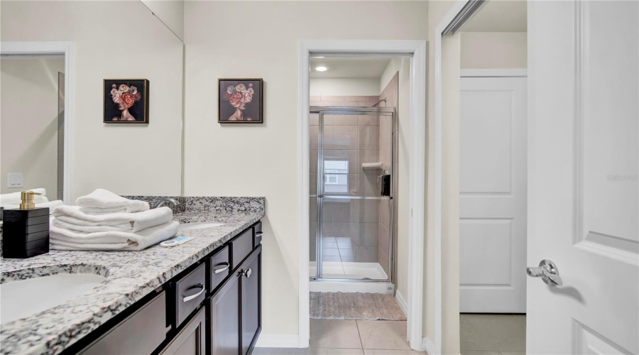 DAVENPORT, Florida 33897, 5 Bedrooms Bedrooms, ,4 BathroomsBathrooms,Residential,For Sale,LANA,0,MFRO6369068