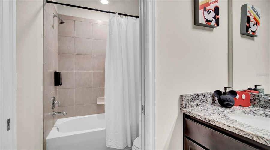 DAVENPORT, Florida 33897, 5 Bedrooms Bedrooms, ,4 BathroomsBathrooms,Residential,For Sale,LANA,0,MFRO6369068