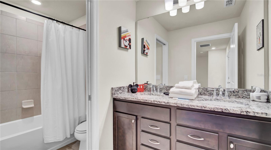 DAVENPORT, Florida 33897, 5 Bedrooms Bedrooms, ,4 BathroomsBathrooms,Residential,For Sale,LANA,0,MFRO6369068