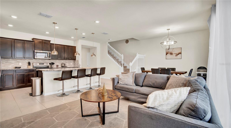 DAVENPORT, Florida 33897, 5 Bedrooms Bedrooms, ,4 BathroomsBathrooms,Residential,For Sale,LANA,0,MFRO6369068