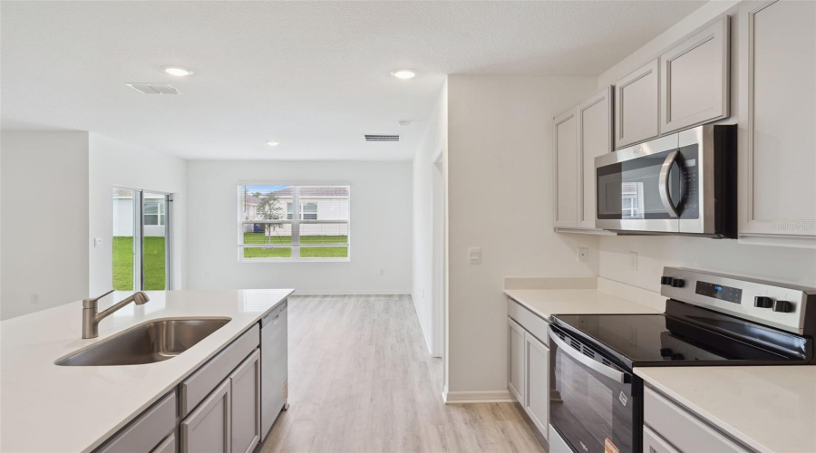 DAVENPORT, Florida 33837, 3 Bedrooms Bedrooms, ,2 BathroomsBathrooms,Residential,For Sale,OAKS RIVER STREET,0,MFRO6369007