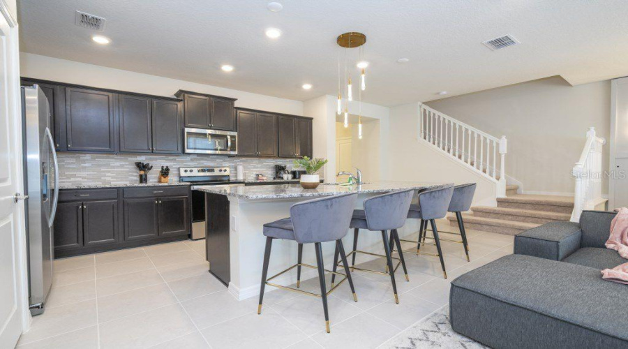 DAVENPORT, Florida 33897, 5 Bedrooms Bedrooms, ,4 BathroomsBathrooms,Residential,For Sale,LANA,0,MFRO6369073