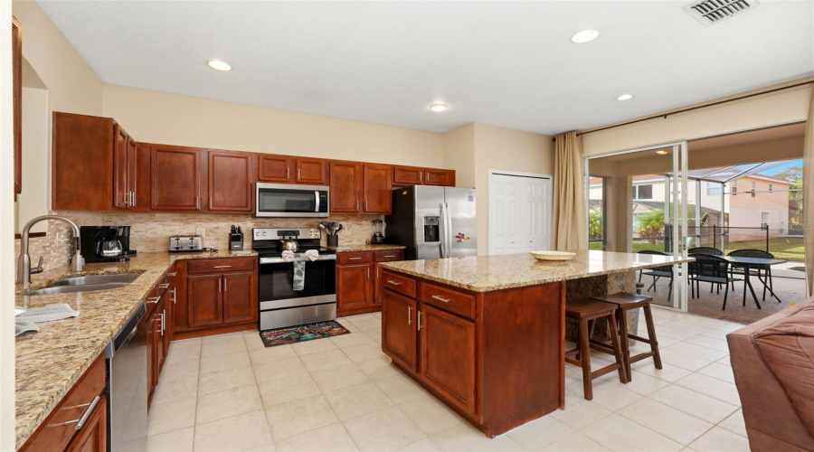 DAVENPORT, Florida 33897, 6 Bedrooms Bedrooms, ,5 BathroomsBathrooms,Residential,For Sale,SEVILLA,0,MFRNS1086832