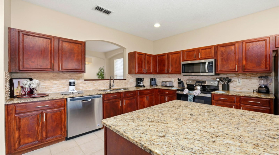 DAVENPORT, Florida 33897, 6 Bedrooms Bedrooms, ,5 BathroomsBathrooms,Residential,For Sale,SEVILLA,0,MFRNS1086832