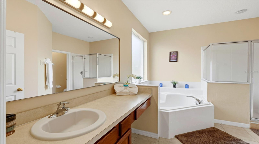 DAVENPORT, Florida 33897, 6 Bedrooms Bedrooms, ,5 BathroomsBathrooms,Residential,For Sale,SEVILLA,0,MFRNS1086832