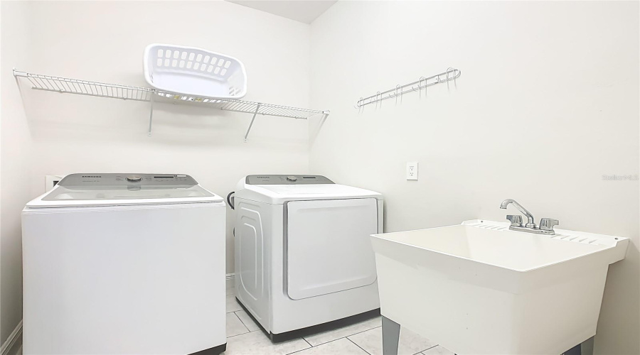 KISSIMMEE, Florida 34747, 5 Bedrooms Bedrooms, ,5 BathroomsBathrooms,Residential,For Sale,SOUTHFIELD,0,MFRO6365793