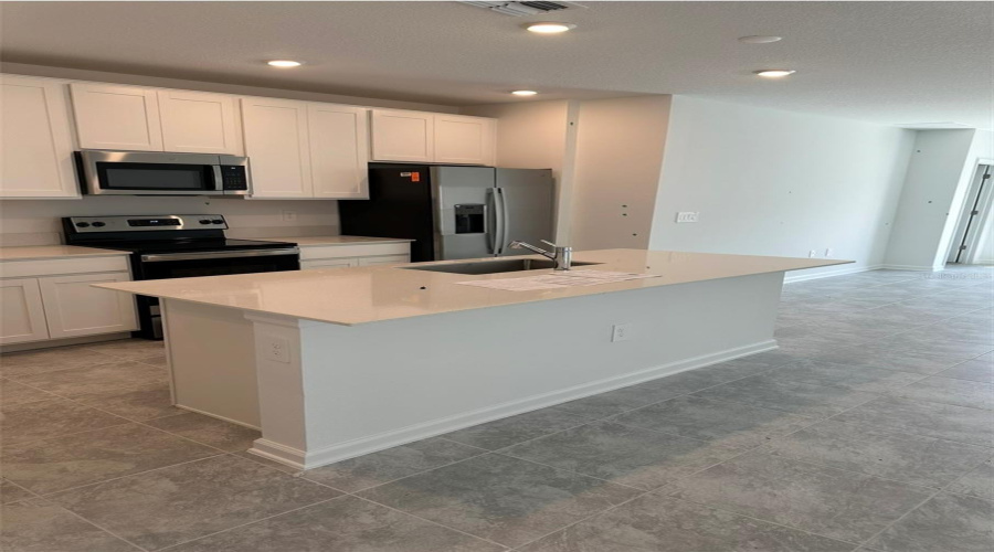 DAVENPORT, Florida 33837, 5 Bedrooms Bedrooms, ,2 BathroomsBathrooms,Residential,For Sale,AQUIFER LN,0,MFRO6346131