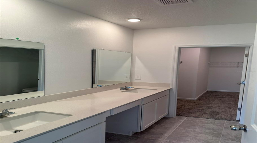 DAVENPORT, Florida 33837, 5 Bedrooms Bedrooms, ,2 BathroomsBathrooms,Residential,For Sale,AQUIFER LN,0,MFRO6346131