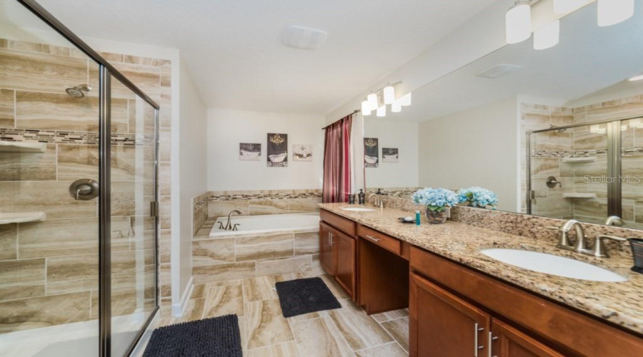 KISSIMMEE, Florida 34746, 6 Bedrooms Bedrooms, ,5 BathroomsBathrooms,Residential,For Sale,SLEEPY HOLLOW,0,MFRO6352047