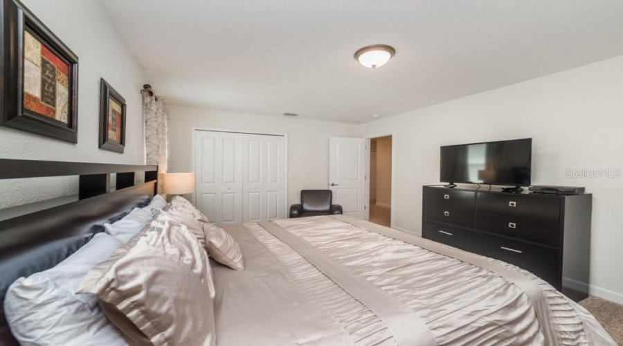 KISSIMMEE, Florida 34746, 6 Bedrooms Bedrooms, ,5 BathroomsBathrooms,Residential,For Sale,SLEEPY HOLLOW,0,MFRO6352047