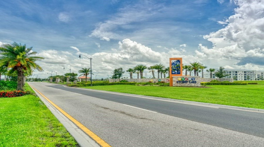 KISSIMMEE, Florida 34746, 6 Bedrooms Bedrooms, ,5 BathroomsBathrooms,Residential,For Sale,SLEEPY HOLLOW,0,MFRO6352047