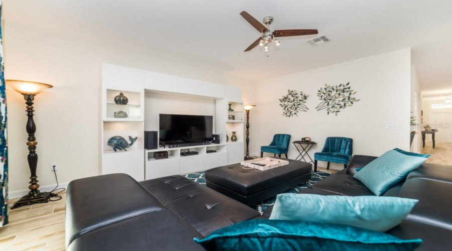 KISSIMMEE, Florida 34746, 6 Bedrooms Bedrooms, ,5 BathroomsBathrooms,Residential,For Sale,SLEEPY HOLLOW,0,MFRO6352047