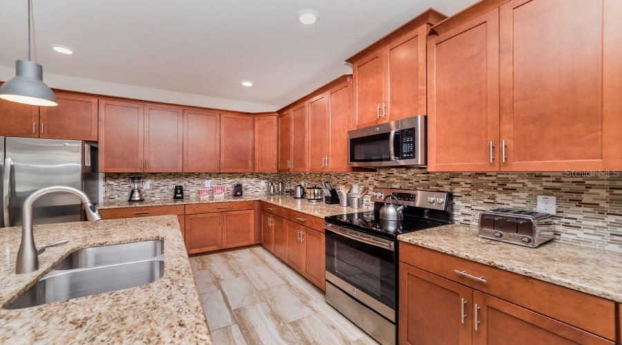 KISSIMMEE, Florida 34746, 6 Bedrooms Bedrooms, ,5 BathroomsBathrooms,Residential,For Sale,SLEEPY HOLLOW,0,MFRO6352047