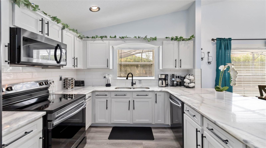 DAVENPORT, Florida 33896, 4 Bedrooms Bedrooms, ,2 BathroomsBathrooms,Residential,For Sale,HUMMINGBIRD,0,MFRO6352030