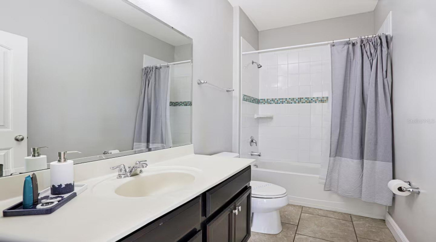 DAVENPORT, Florida 33837, 6 Bedrooms Bedrooms, ,6 BathroomsBathrooms,Residential,For Sale,OAKTREE,0,MFRO6369530