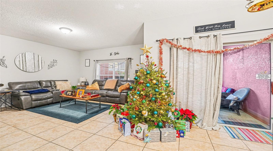 KISSIMMEE, Florida 34747, 4 Bedrooms Bedrooms, ,3 BathroomsBathrooms,Residential,For Sale,BEACH PALM,0,MFRO6369576