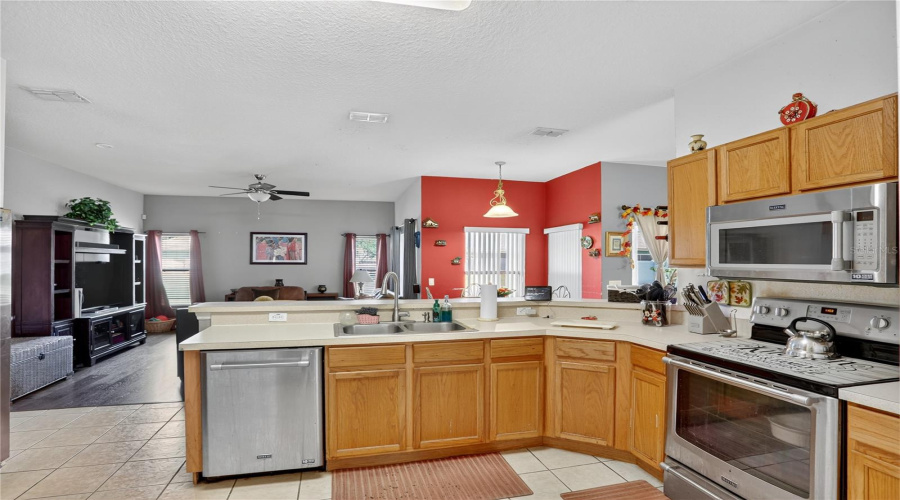 KISSIMMEE, Florida 34746, 3 Bedrooms Bedrooms, ,2 BathroomsBathrooms,Residential,For Sale,WEATHERFIELD,0,MFRV4945572