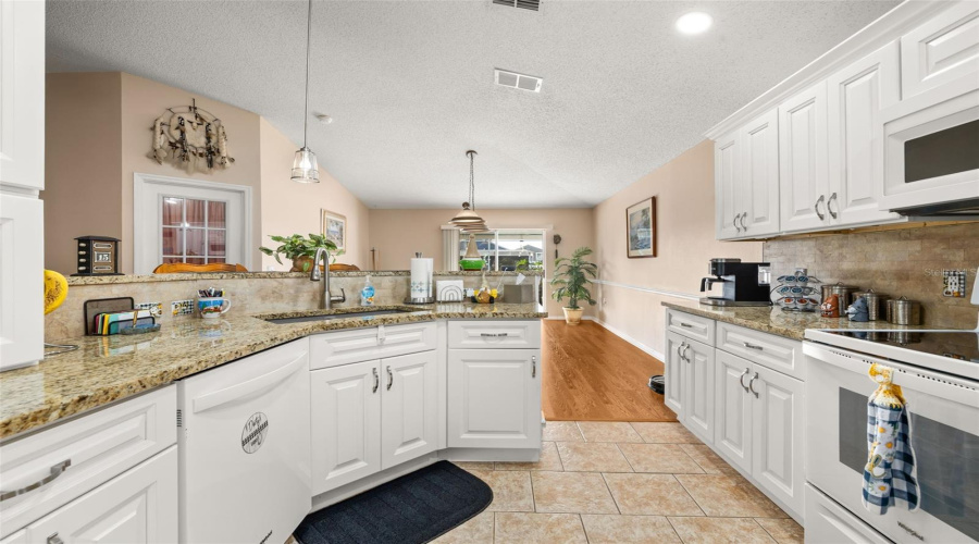 DAVENPORT, Florida 33897, 3 Bedrooms Bedrooms, ,2 BathroomsBathrooms,Residential,For Sale,CARDIFF,0,MFRS5140116