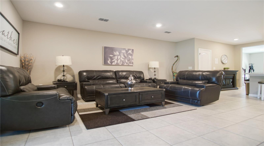 KISSIMMEE, Florida 34746, 3 Bedrooms Bedrooms, ,2 BathroomsBathrooms,Residential,For Sale,CORAL CASTLE,0,MFRS5140709