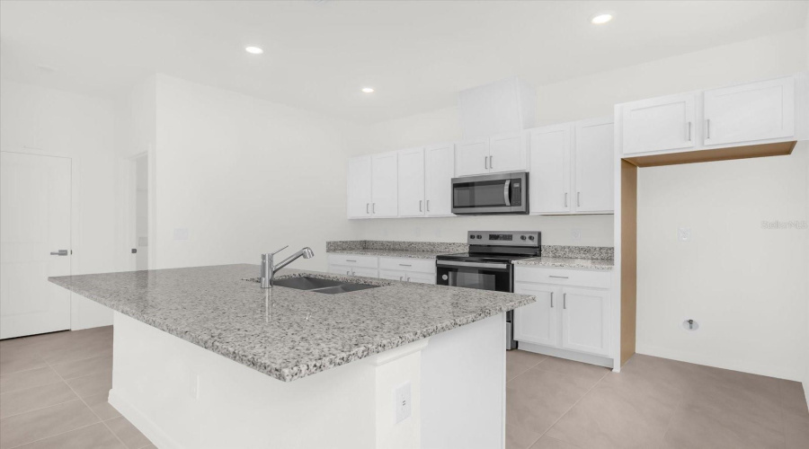 DAVENPORT, Florida 33896, 3 Bedrooms Bedrooms, ,2 BathroomsBathrooms,Residential,For Sale,WESTSIDE HILLS,0,MFRO6369464