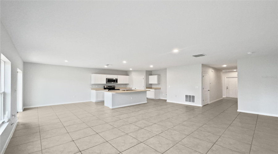 DAVENPORT, Florida 33837, 3 Bedrooms Bedrooms, ,2 BathroomsBathrooms,Residential,For Sale,SILVER MAPLE,0,MFRO6330050