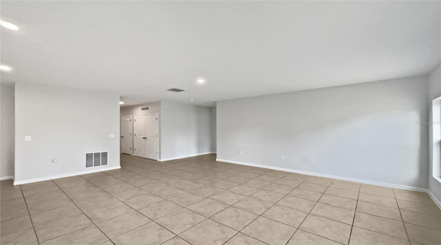 DAVENPORT, Florida 33837, 3 Bedrooms Bedrooms, ,2 BathroomsBathrooms,Residential,For Sale,SILVER MAPLE,0,MFRO6330050