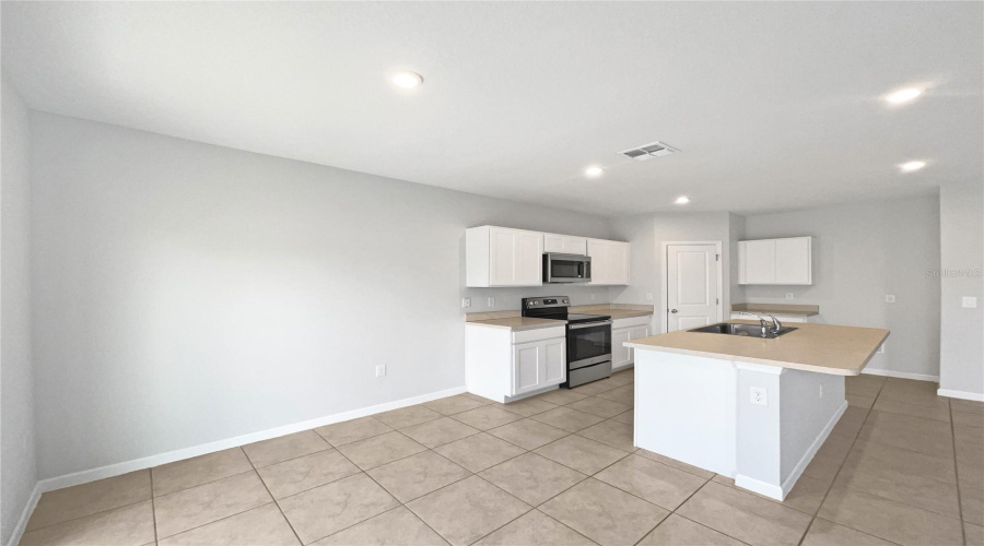 DAVENPORT, Florida 33837, 3 Bedrooms Bedrooms, ,2 BathroomsBathrooms,Residential,For Sale,SILVER MAPLE,0,MFRO6330050