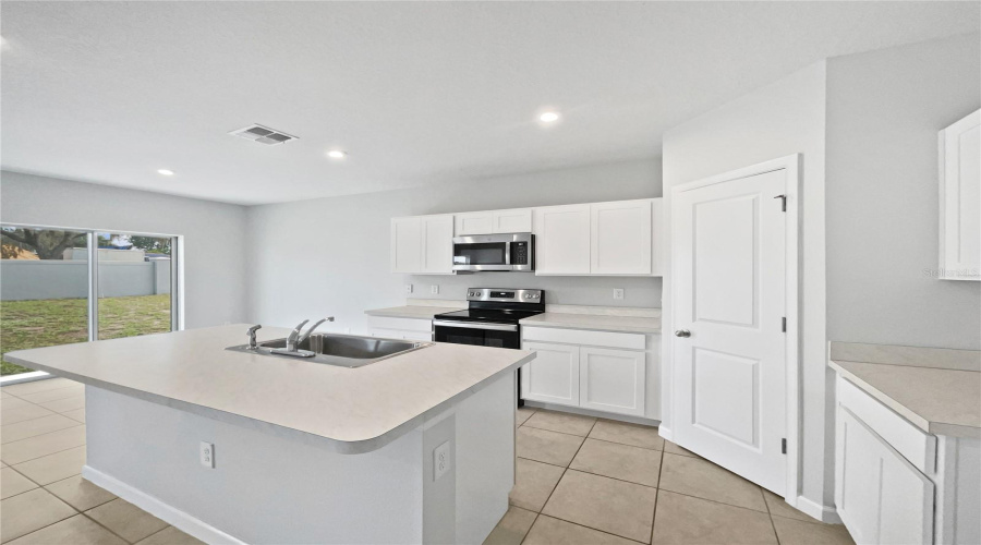 DAVENPORT, Florida 33837, 3 Bedrooms Bedrooms, ,2 BathroomsBathrooms,Residential,For Sale,SILVER MAPLE,0,MFRO6330050